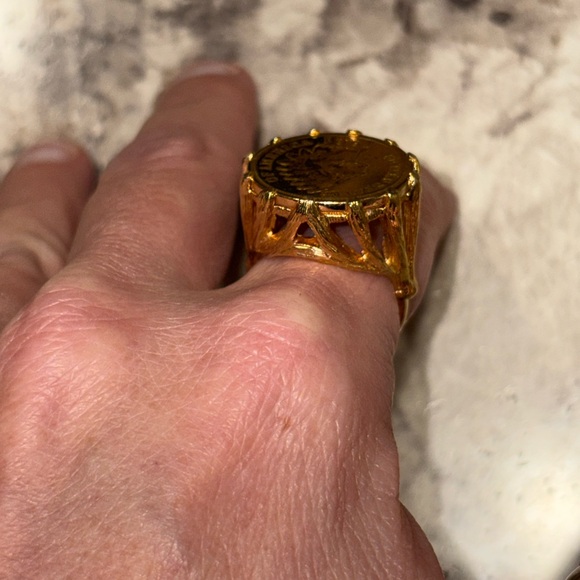 Gold Coin Ring - Picture 5 of 10